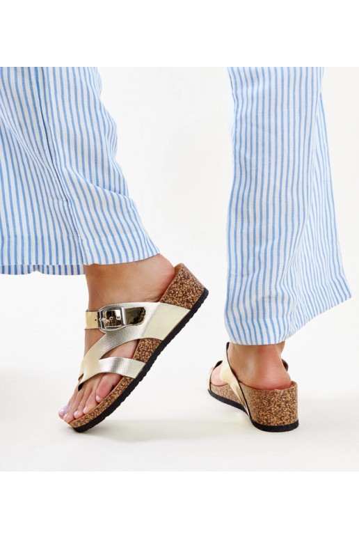 Zlaté kovové sandále Donata na kline