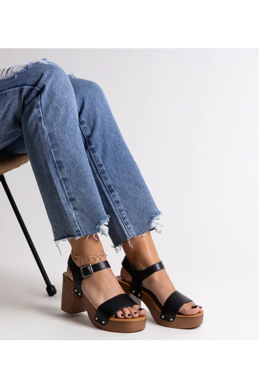 Čierne robustné sandále Adilar s...