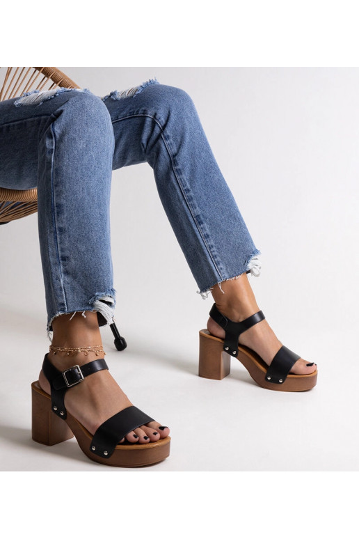 Čierne robustné sandále Adilar s...