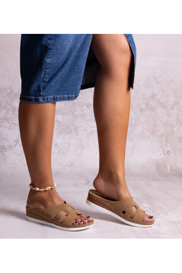 Hnedé ľahké šľapky na...