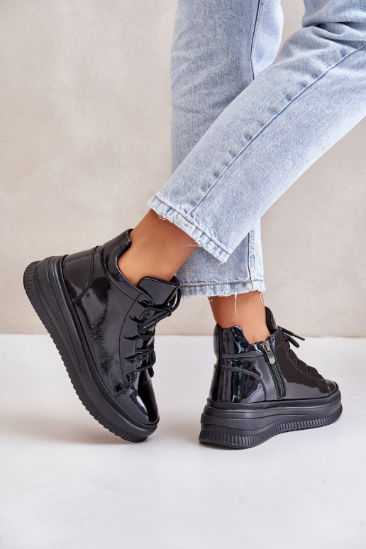 Športové topánky s lakovaným efektom...