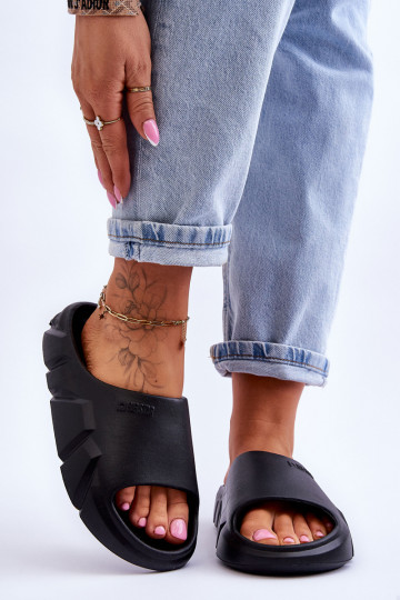 Jednoduché Dámske penové žabky Big Star LL274594 čierna