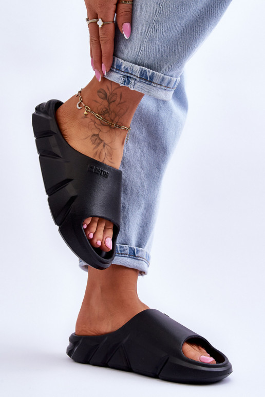 Jednoduché Dámske penové žabky Big Star LL274594 čierna