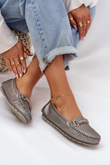 s leskom rovná sa Mokasíny Vyrobené z prírodnej kože D&A LR51-546 strieborná farba