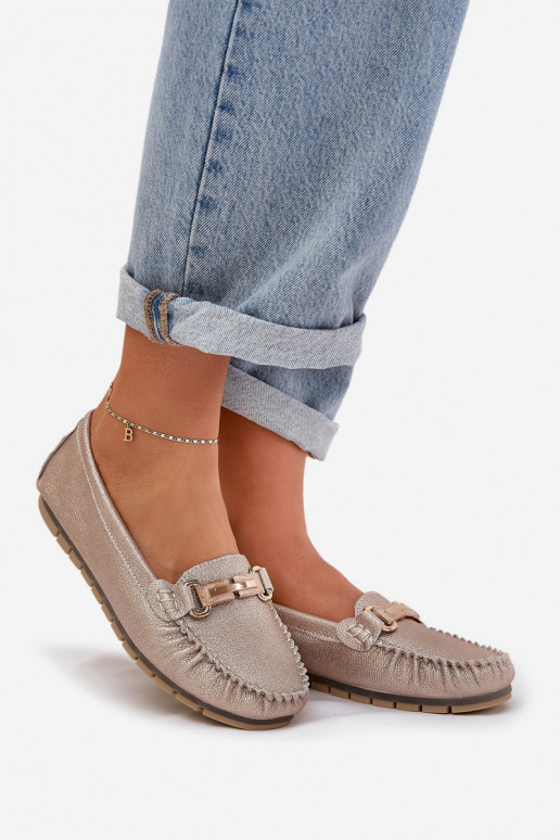 s leskom rovná sa Mokasíny Vyrobené z prírodnej kože D&A LR51-546 zlatej farby s leskom rovná sa Mokasíny Vyrobené z prírodnej kože D&A LR51-546 zlatej farby