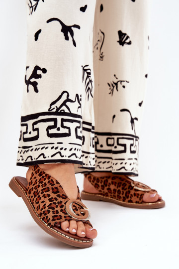 Ploché sandále s ozdobami so vzormi leopardej kožušiny Hnedá farba Haliones 2