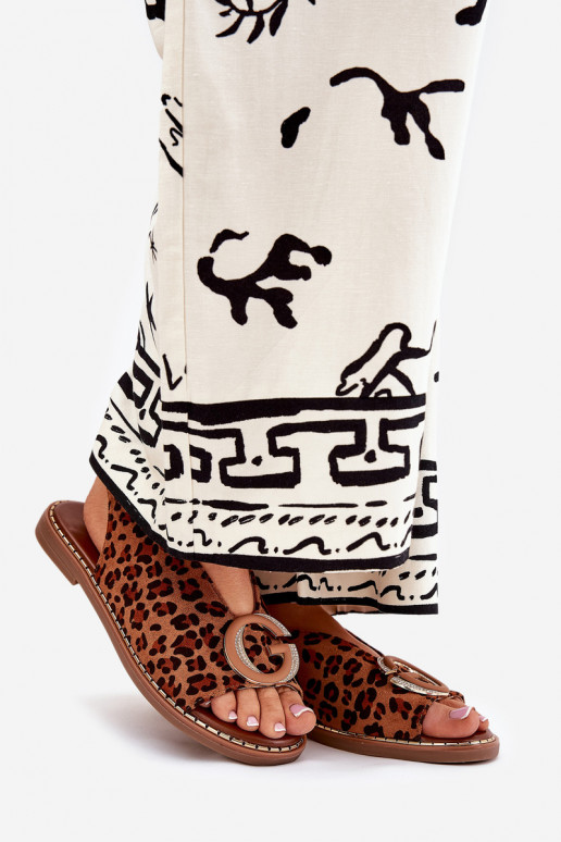 Ploché sandále s ozdobami so vzormi leopardej kožušiny Hnedá farba Haliones