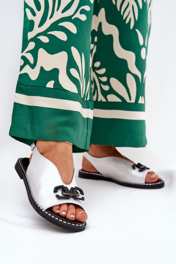 sandále so širokými podpätkami s ozdobami z eko kože strieborná farba Tillireta