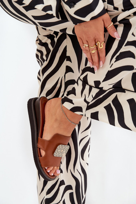 Dámske papuče Zapnuté INedge Eko Kožené s ozdobami Hnedá farba Sarela