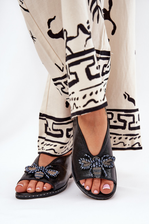 s leskom Dámske sandále s ozdobami rovná sa čierna Russona s leskom Dámske sandále s ozdobami rovná sa čierna Russona