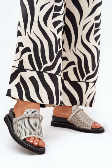 Dámske papuče Zapnuté INedge S ozdobným pásikom strieborná farba TeriInes