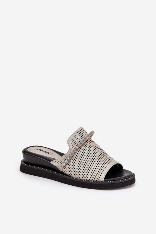 Dámske papuče Zapnuté INedge S ozdobným pásikom strieborná farba TeriInes