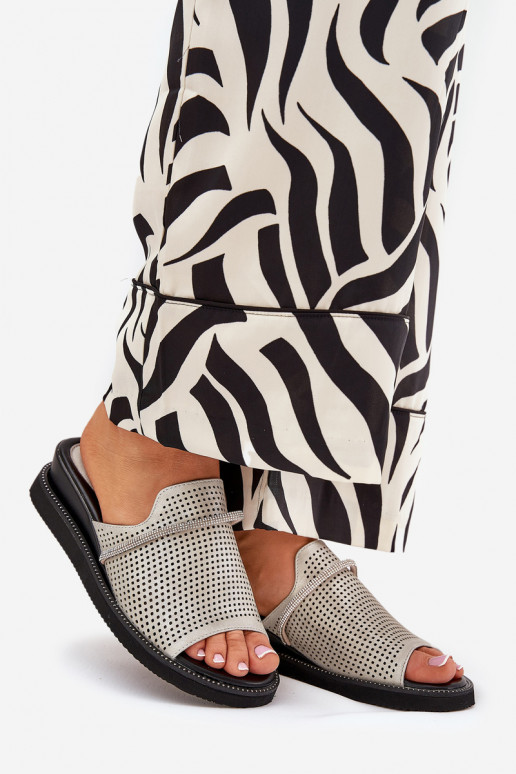 Dámske papuče Zapnuté INedge S ozdobným pásikom strieborná farba TeriInes