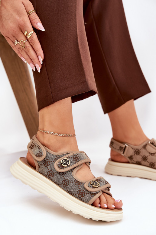 Dámske Vzorované materiál sandále Ze zlatej farbymi Detalami khaki farby Pefese Dámske Vzorované materiál sandále Ze zlatej farbymi Detalami khaki farby Pefese