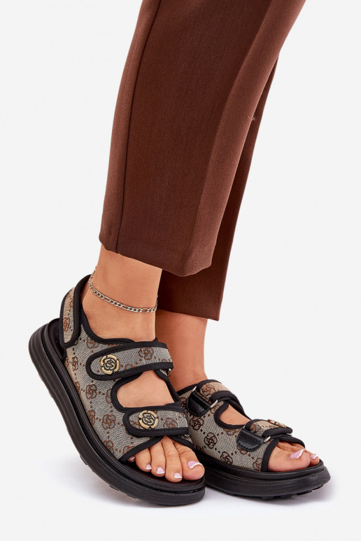 Dámske Vzorované materiál sandále Ze zlatej farbymi Detalami béžová-čierna Pefese Dámske Vzorované materiál sandále Ze zlatej farbymi Detalami béžová-čierna Pefese