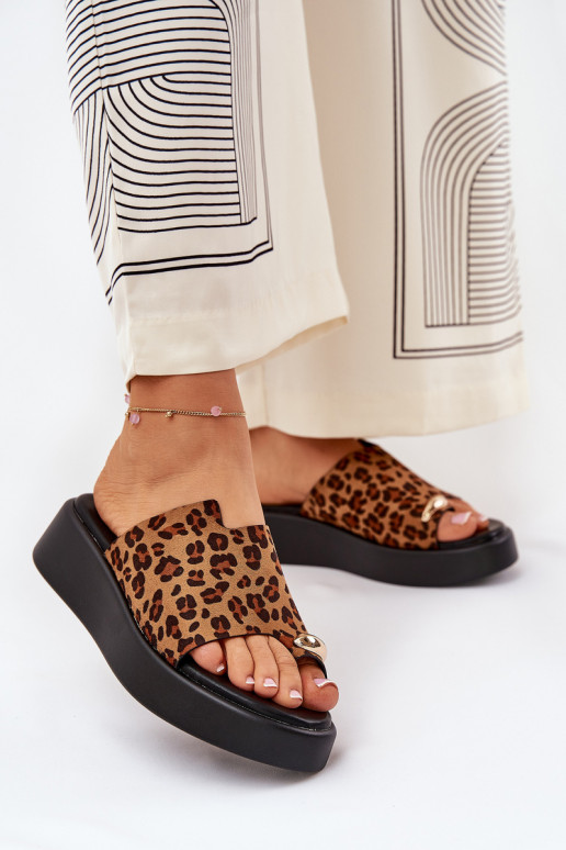 Dámske papuče s platformou I Niskim Koturnie S Ornatem Detalem so vzormi leopardej kožušiny Hnedá farba Saqesse