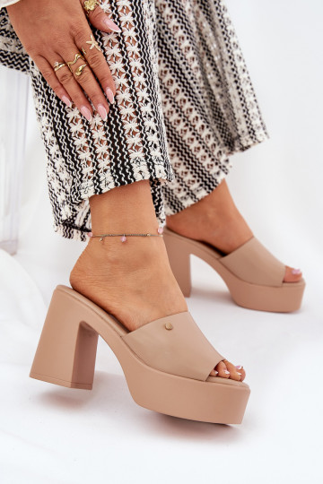 Dámske Papuče z eko kože s podpätkami a platforma khaki farby Tamirella