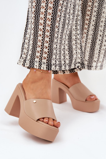 Dámske Papuče z eko kože s podpätkami a platforma khaki farby Tamirella 2