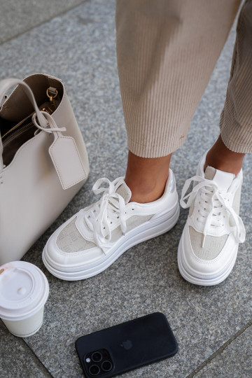 Sneakers model dámskych topánok s vzormi bielej farby